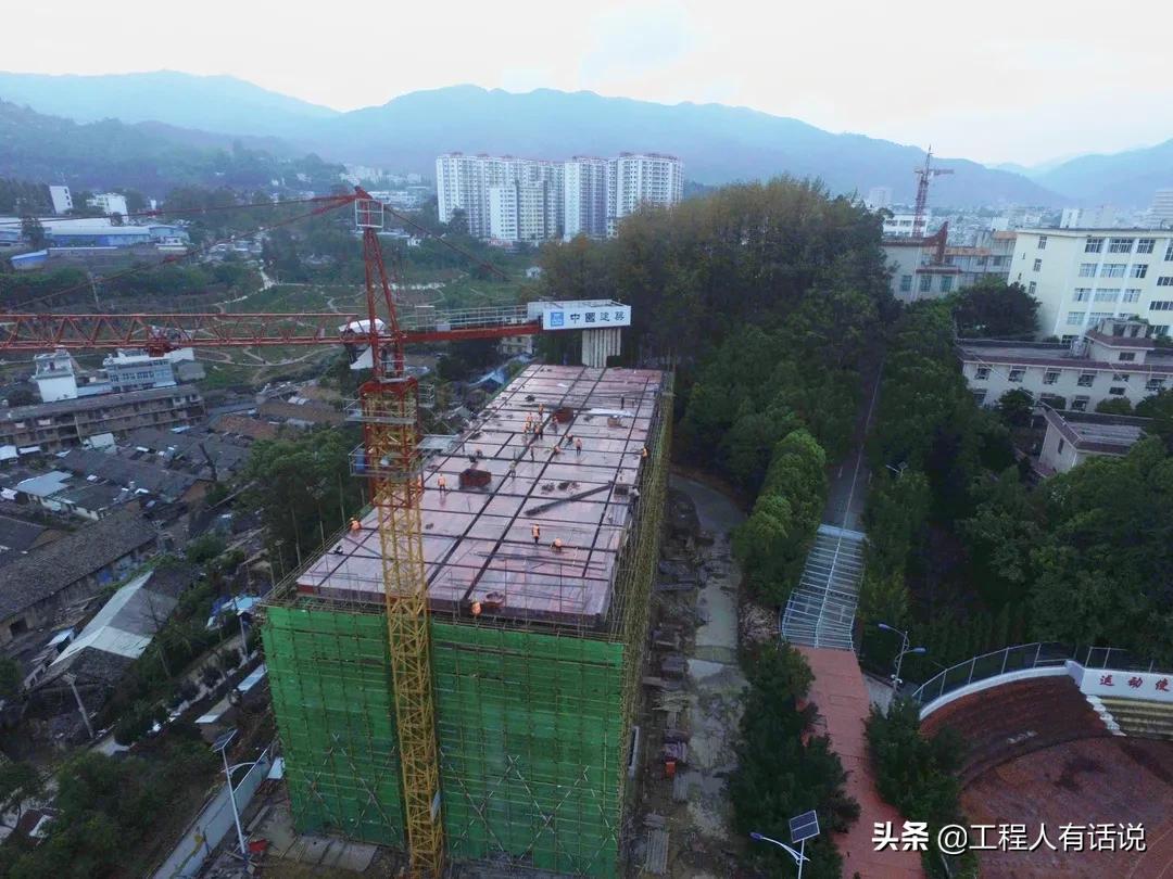 设计边坡超过150米高度,垂直多少米的高边坡属于危大工程