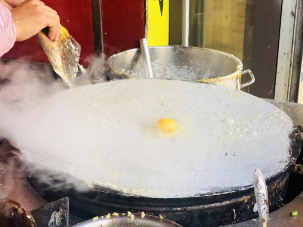 月入三万煎饼,老太太卖煎饼月入三万