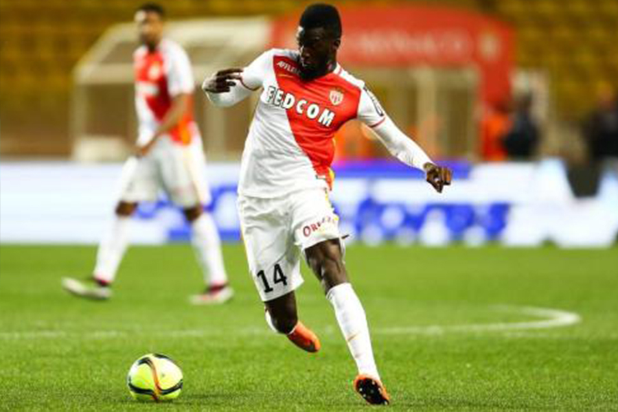 适合打防守反击的足球阵容,足球比赛漂亮的防守反击