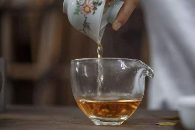 泡茶的正确步骤是要温水还是开水,泡茶水温多少对身体有益