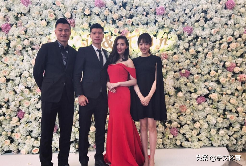 在恒大拿百万年薪却鲜有出场！0转会费加盟球队，迎娶美丽娇妻