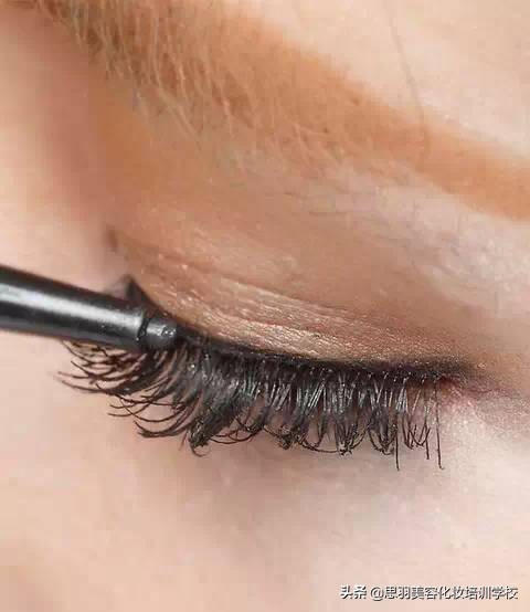 为什么你种的睫毛假性服帖,自己嫁接睫毛闭眼时扎眼怎么回事