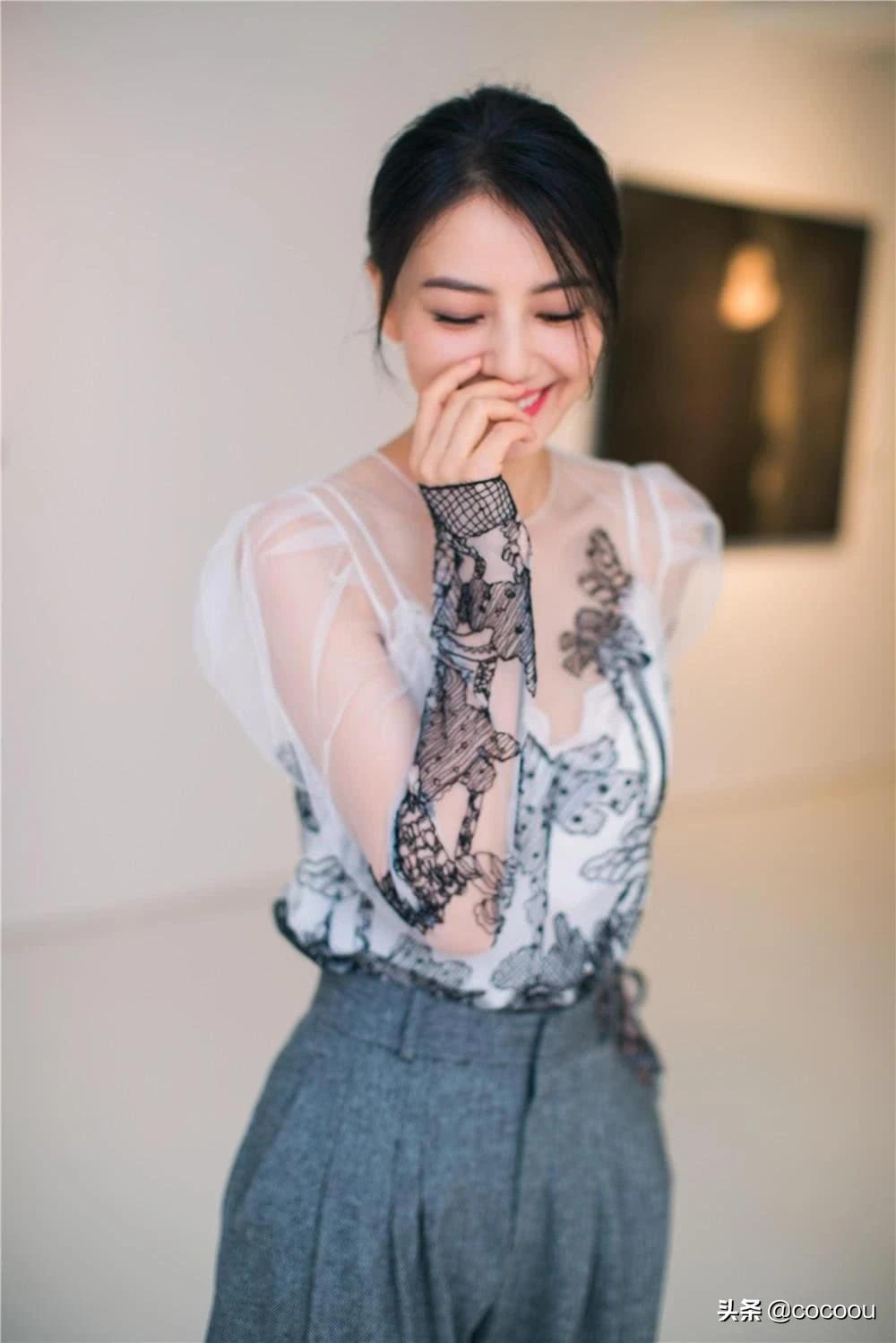 高圆圆哈伦裤穿搭,高圆圆穿黑白短裤裙