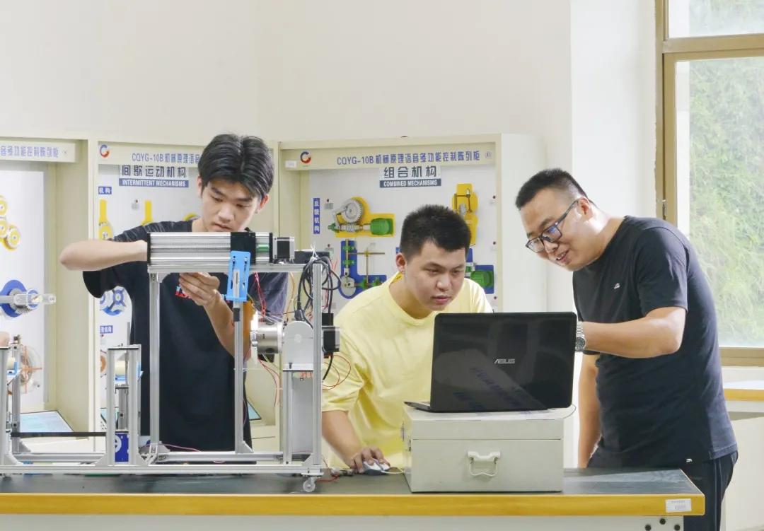 为什么是泉信?让他们来告诉你