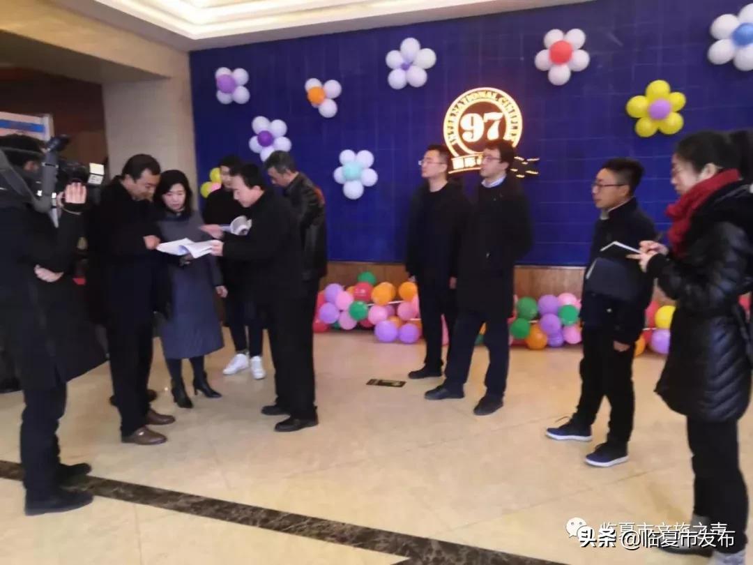 临夏市卫健系统、交通运输局、文旅行业、工商联等部门及时开展应对和防范新型冠状病毒感染的肺炎防控工作