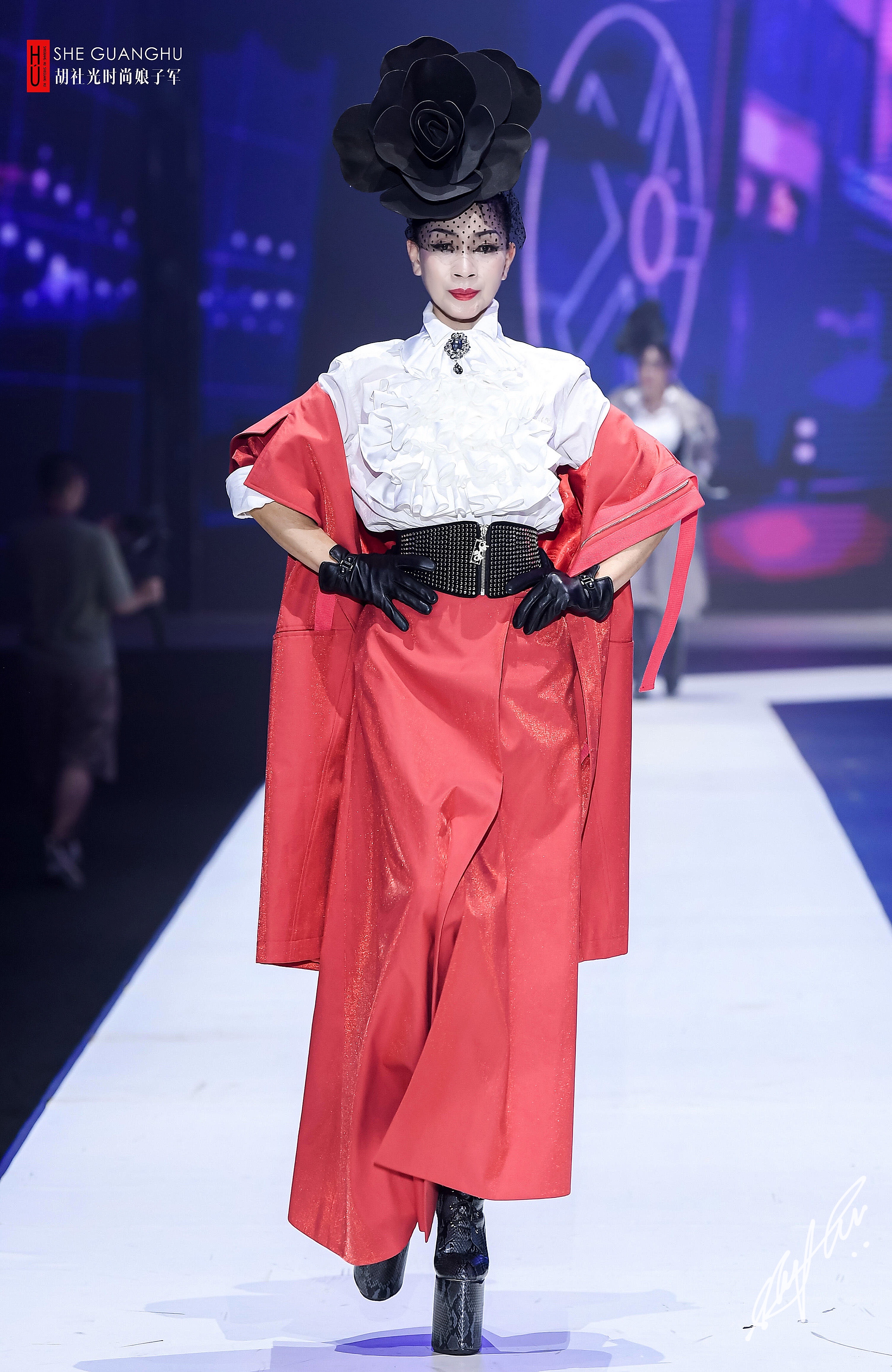 胡社光时尚娘子军五周年show,胡社光时尚娘子军亮相视频