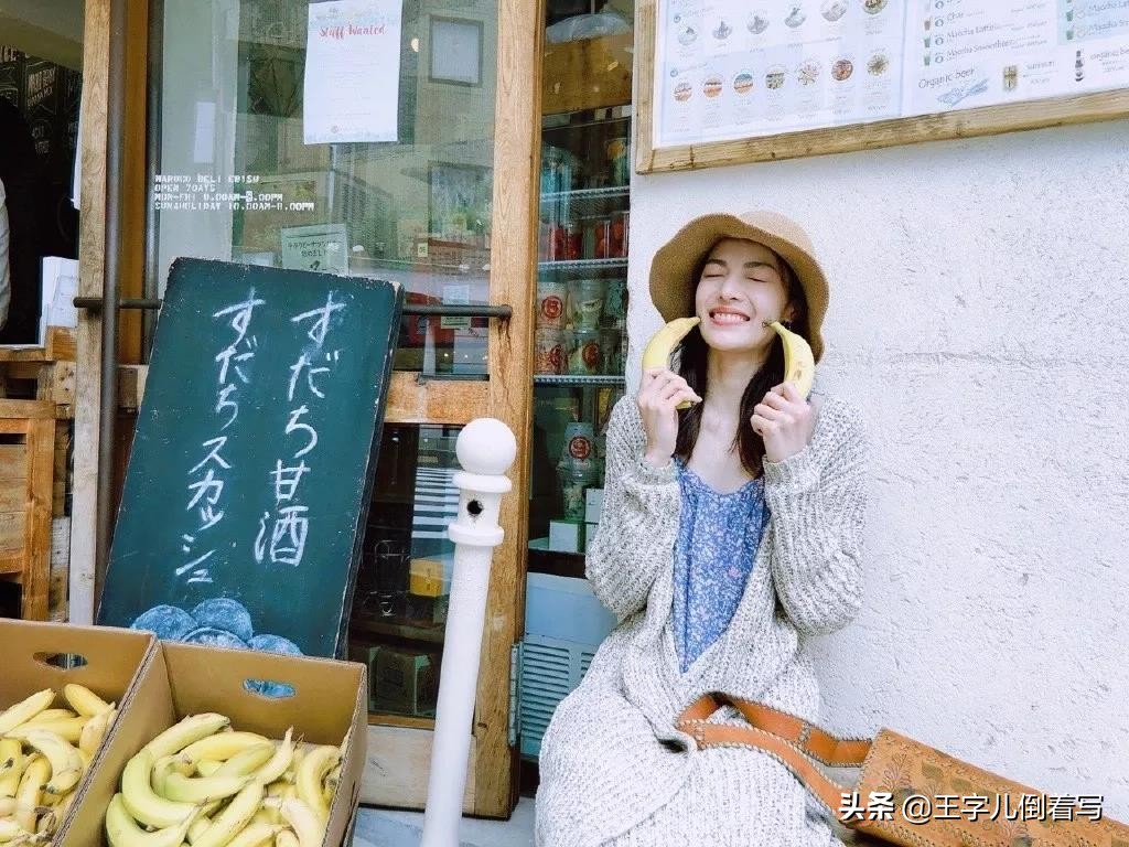 女生怎么摆pose怎么拍照好看,小女孩拍照如何摆pose戴帽子