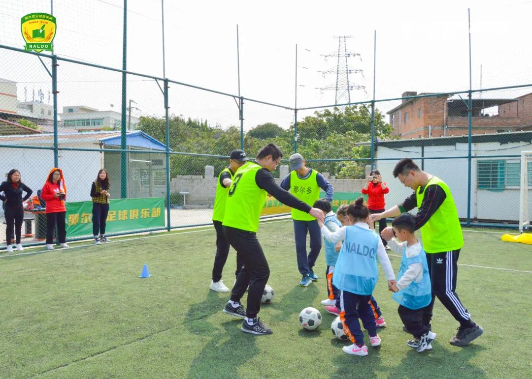 亲子足球联赛幼儿园,昌邑区幼儿园小班亲子活动