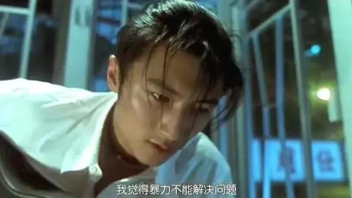 一首《十七岁》之于香港娱乐圈，就是半部《春秋》