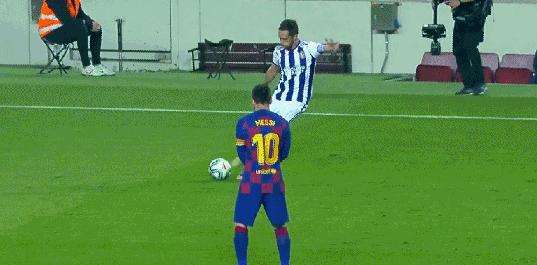 梅西把点球给伊布,梅西点球改判任意球皇马