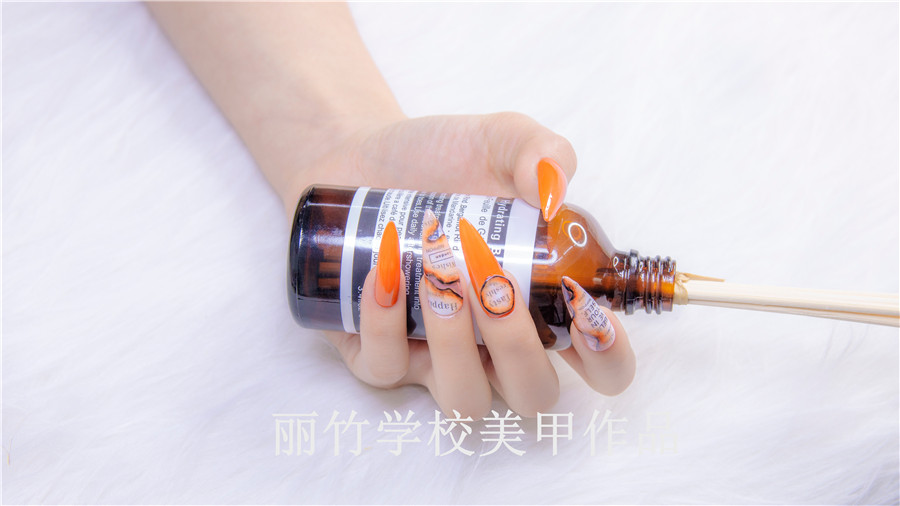 美甲怎么做才能粘到更紧,美甲做好后怎么修死皮