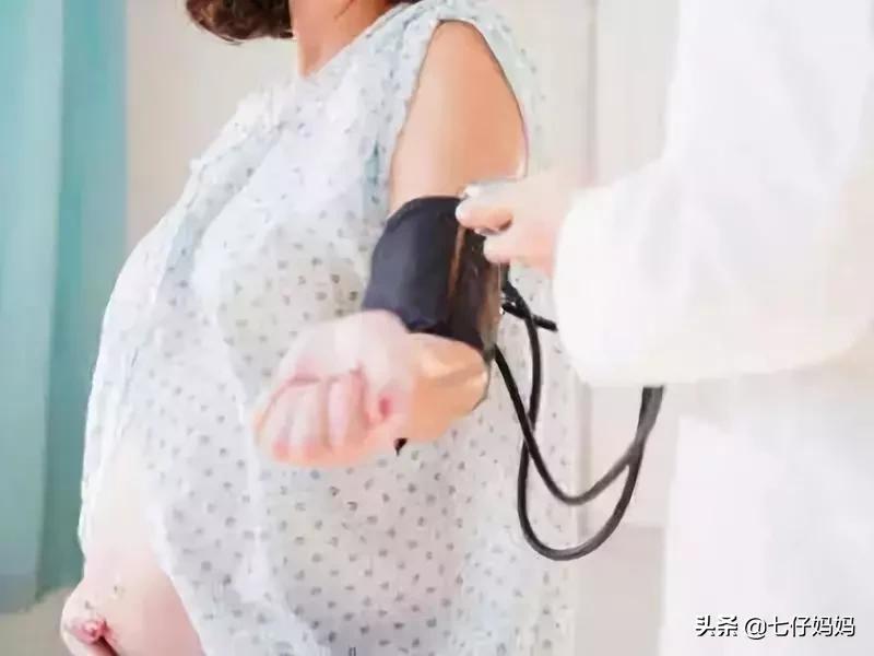 孕晚期胎盘老化导致胎儿偏小,孕晚期出现胎盘早剥怎么办