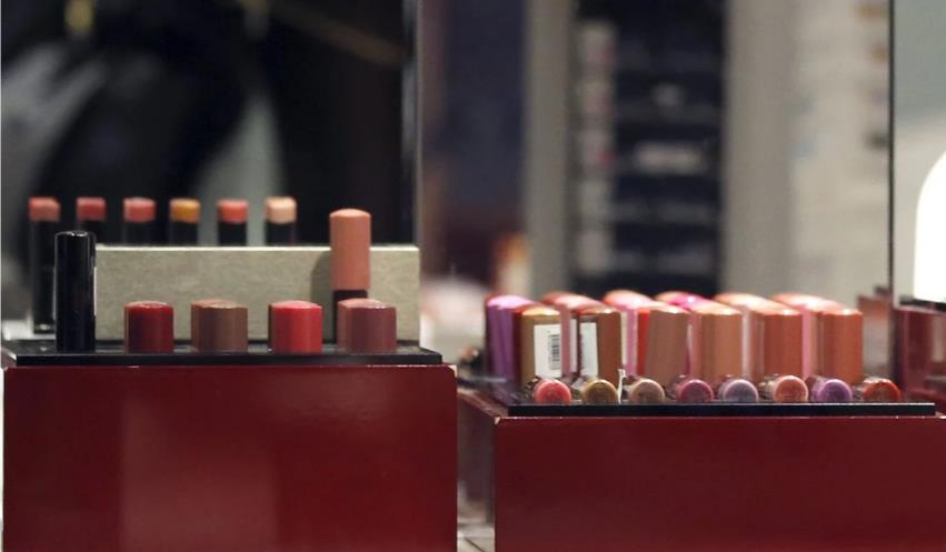 “口红毫无意义”随着口罩的强制性，日本的化妆品销售额下降