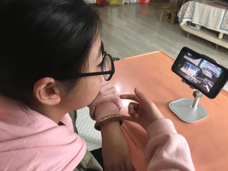 与成精的人工智能对话，联想云课堂让孩子们与智能未来一起飞！