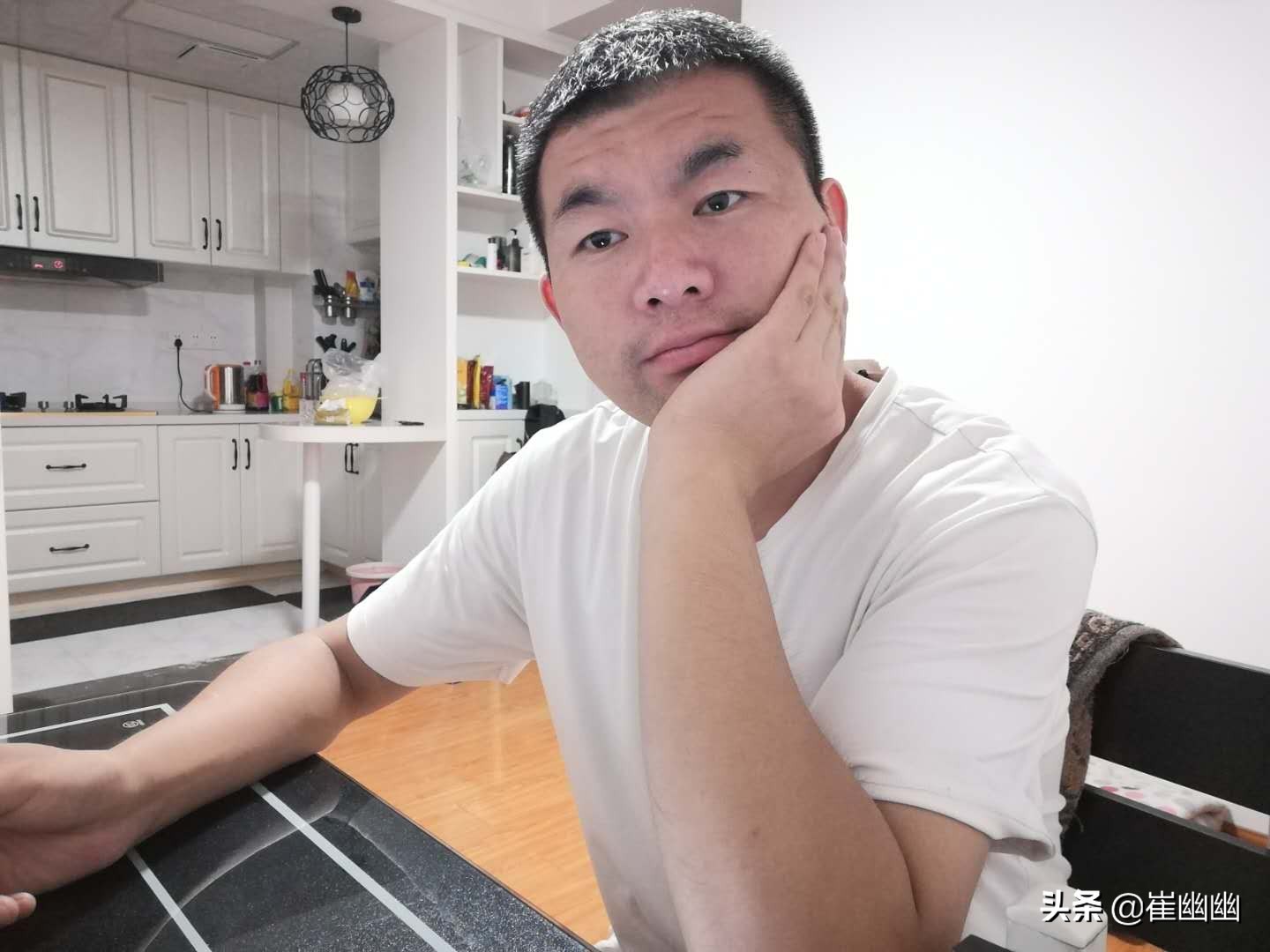 崔幽幽：韭菜间接做着慈善，真相真理唤不醒他们