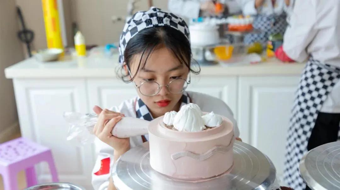 烘焙师一般月入多少钱,葡萄牙烘焙师月薪