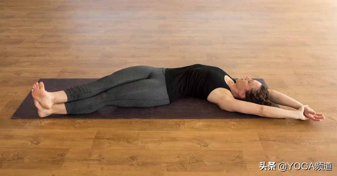 练瑜伽怎么改善一弯腰就拱背,瑜伽如何纠正骨盆旋转和侧移