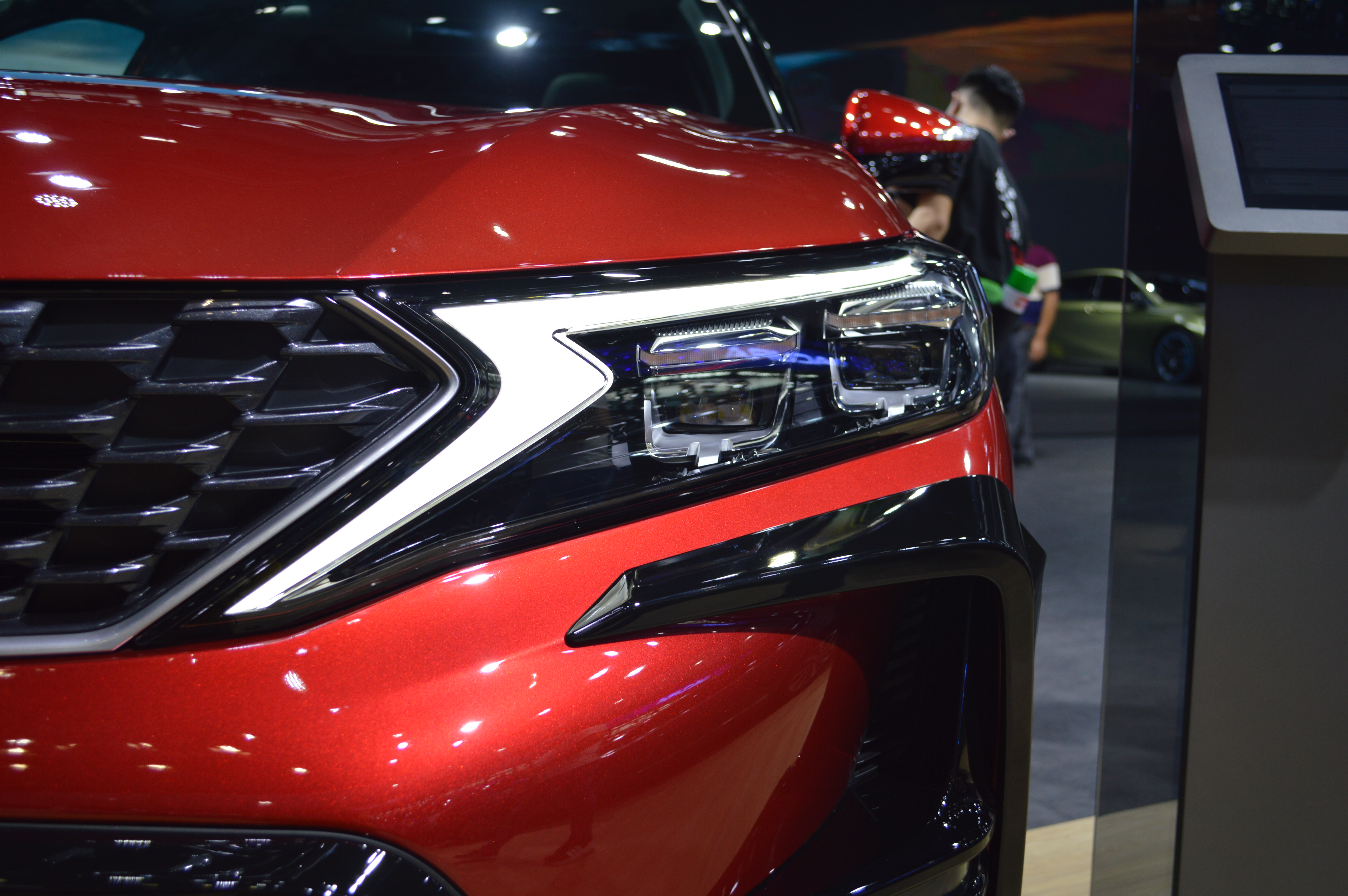 广州车展车模小姐姐,2019上海国际车展广汽传祺车模