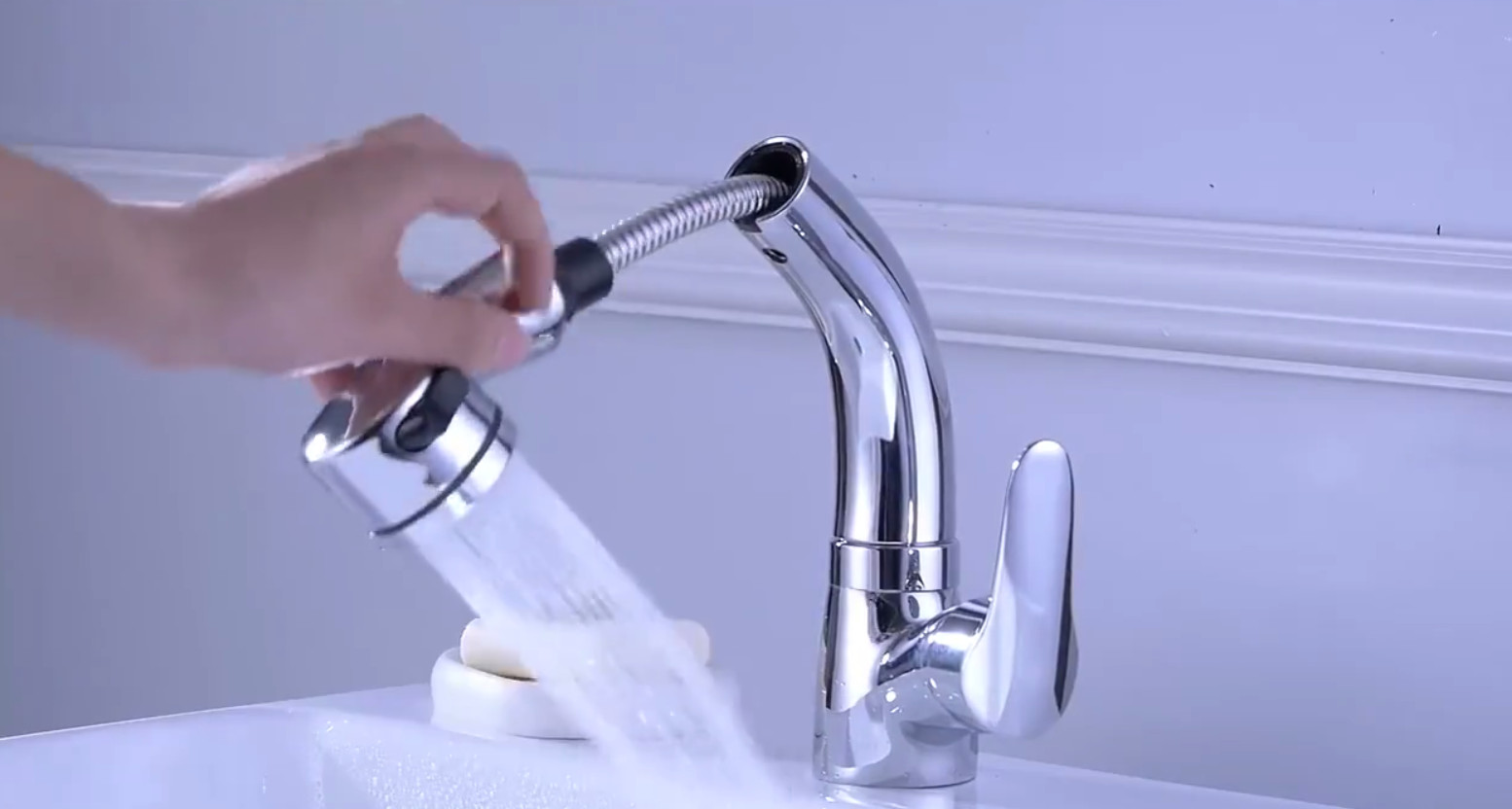 在卫生间吃饭？是我太没见识！日本的卫生间竟人性化到这种程度