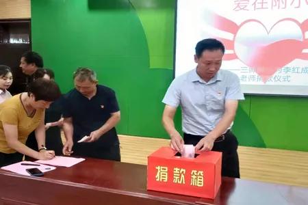 风雨同担抗汛情爱心捐赠暖人心