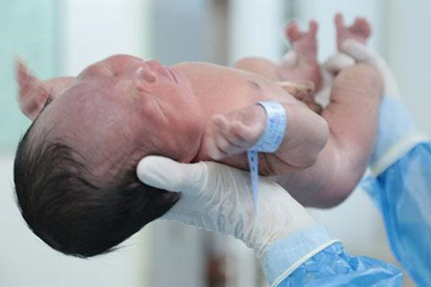 怀孕36周有少量液体流出是羊水吗,胎儿的尿液为什么叫羊水