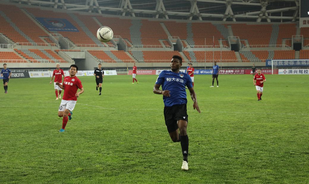 “魔兽”帽子戏法,营口超越客场大胜陕西莱奥收获三连胜