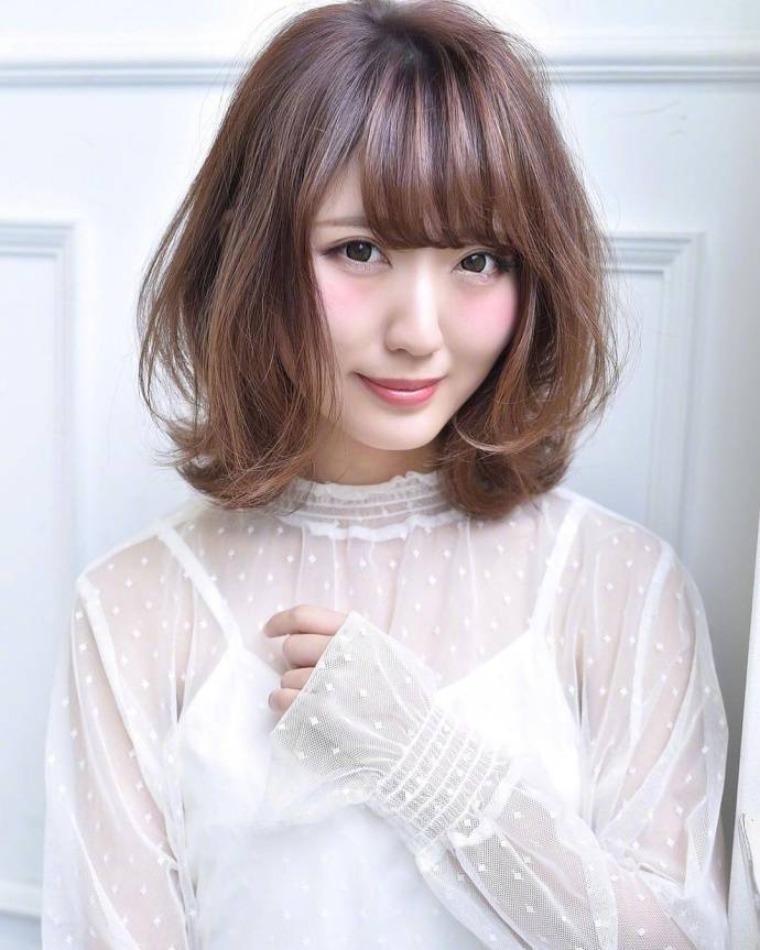 脸小脸圆的女生适合什么发型简单,脸圆的女生适合什么发型最新款