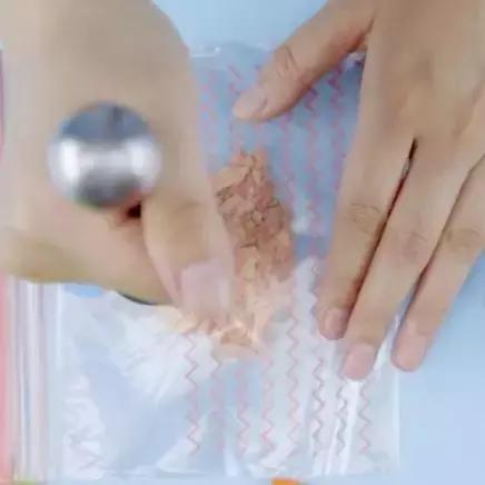 口红折断了最快修复方法,口红断裂自己修复方法