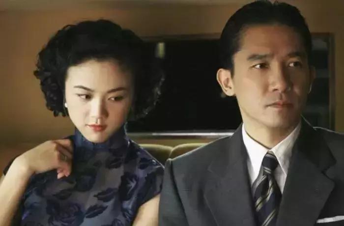 令人惊艳的旗袍服装,旗袍是中国女性的传统服装