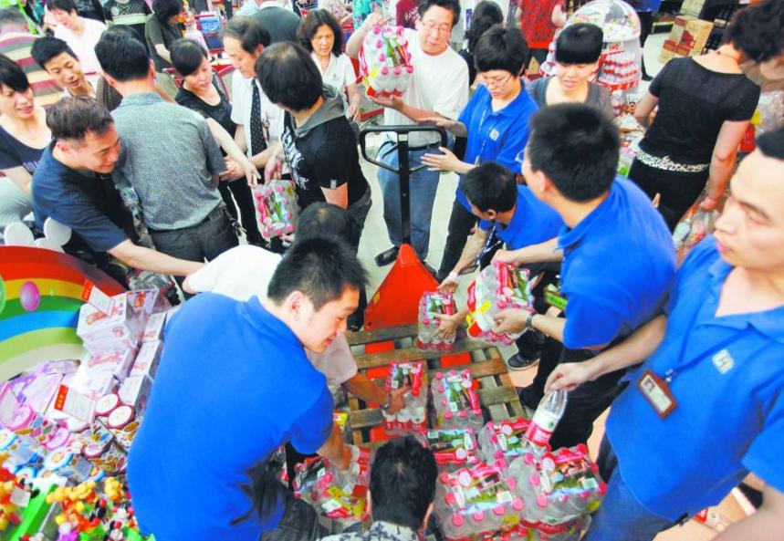 在中国3块钱买的，换个包装3万卖给中国人，中国的“冤大头”真多