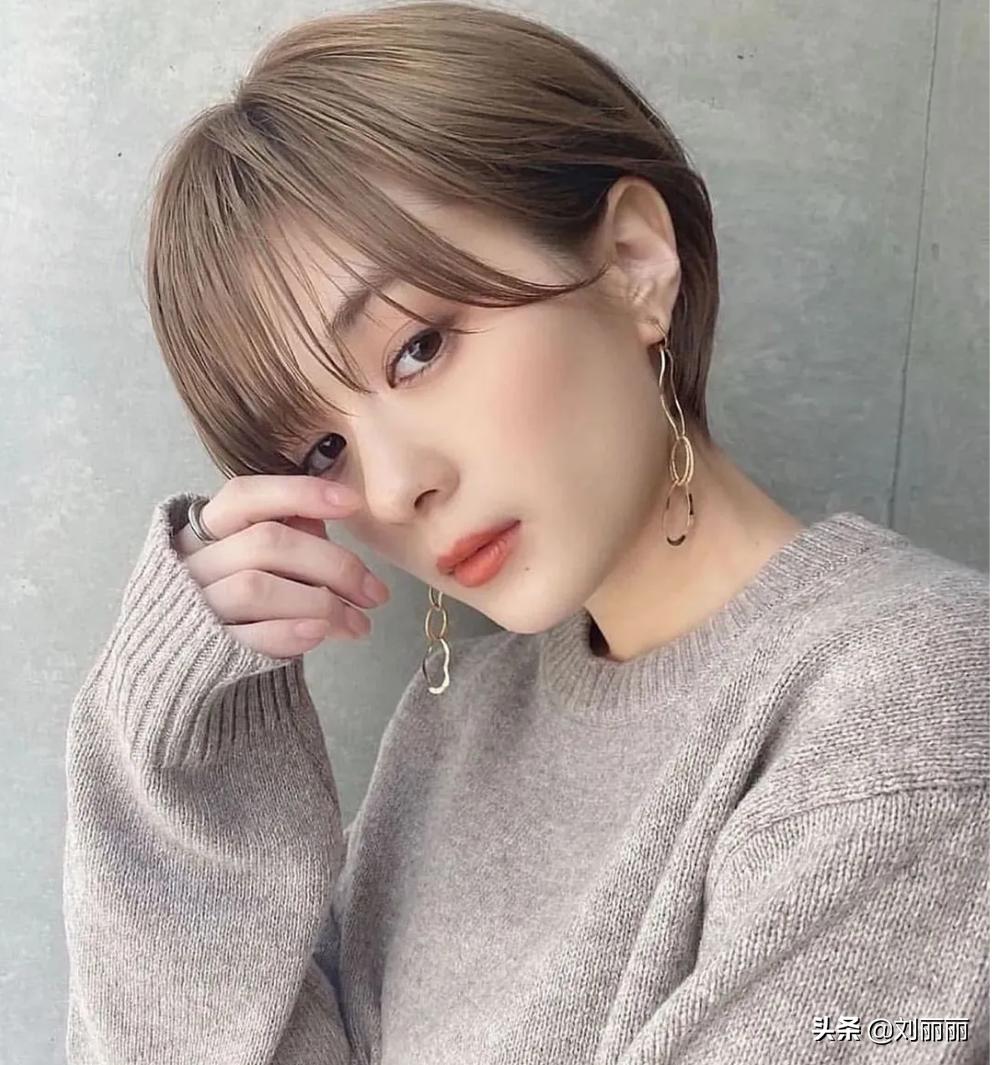 高层次修颜发型,2020修颜减龄卷发发型