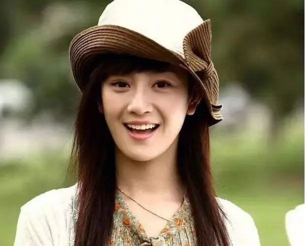 19岁大红却自毁名声，整容、当小三还撕原配太嚣张