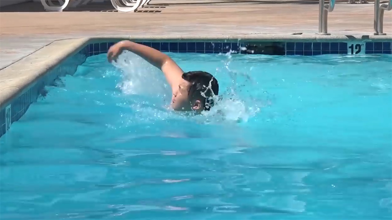 最奇葩的游泳神器,日本发明游泳神器