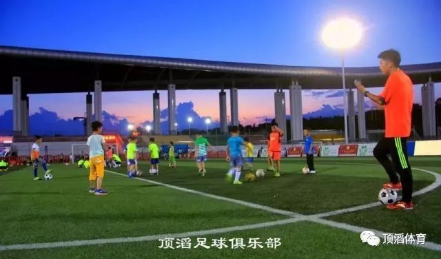 2022国际足坛发生的事,论中国足球的现状与未来论文