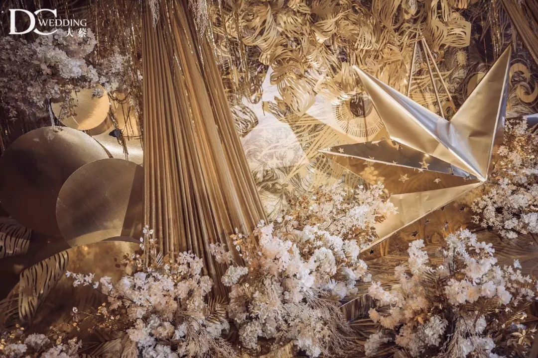 香槟金宫廷婚礼布置现场,香槟色中式婚礼震撼现场