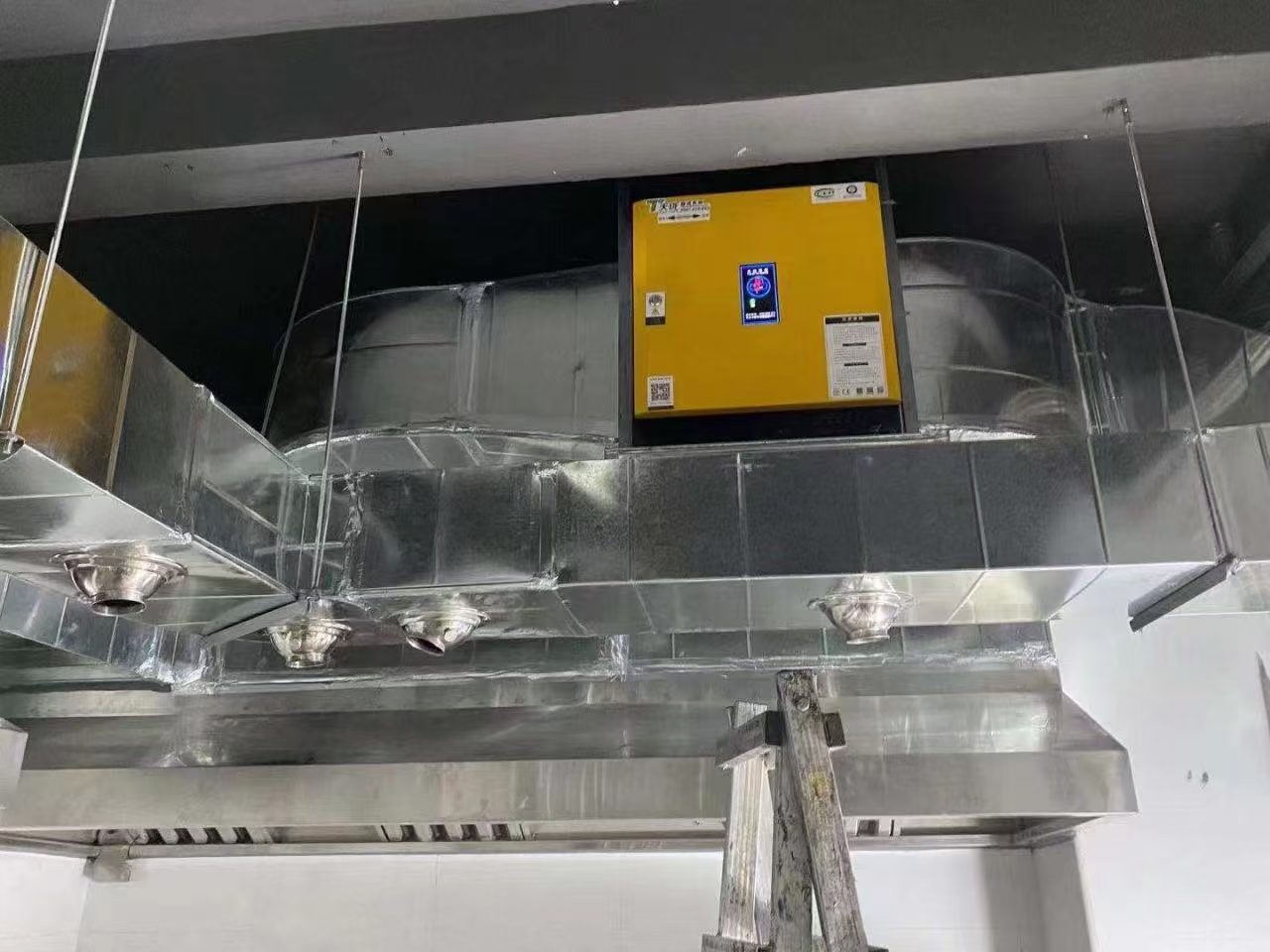 油烟净化器响怎么回事,油烟净化器为什么有响声