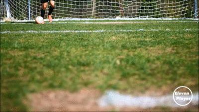 足球过人克鲁伊夫转身教学,足球脚底踩拉球练习教案