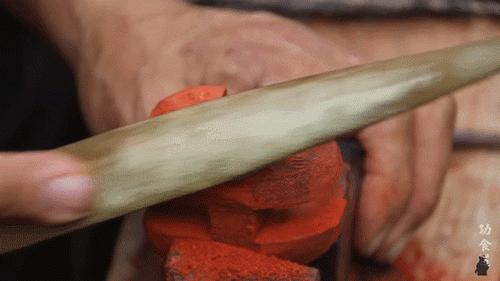 中国宝藏爷爷靠玩木头火到国外了,中国宝藏爷爷玩木头火到国外了