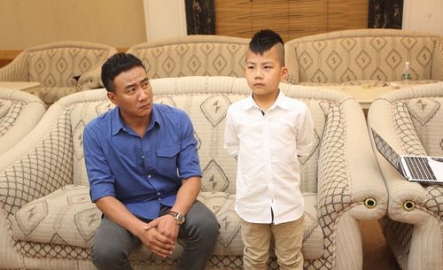 男孩晚一年入学好不好,男孩晚入学一年