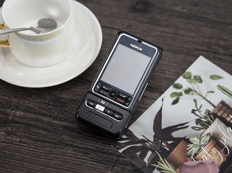 motorazr四代,motorazr2019翻盖折叠屏