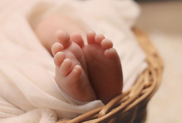 宝宝认识母亲,给宝宝按摩有助于生长发育