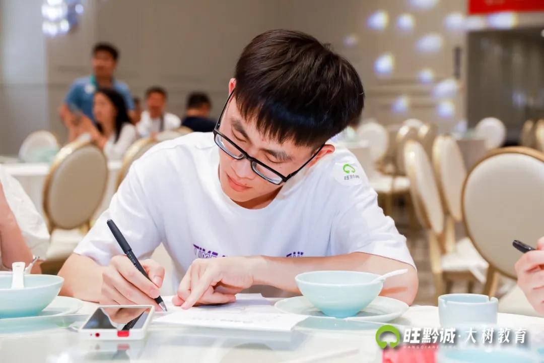 奖学金颁奖典礼完满结束主持稿,考试表彰大会进步奖怎么才能拿到