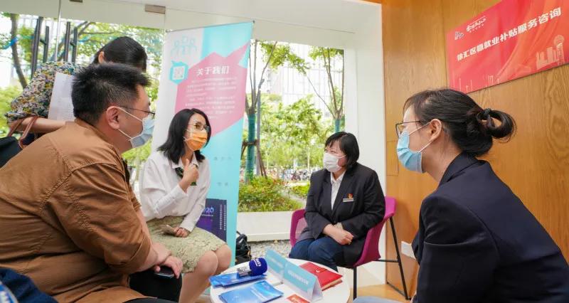 徐汇区*党**建引领助推优化营商环境，“金牌店小二”集中行动：“四史”学习源动力跑出徐汇“加速度”