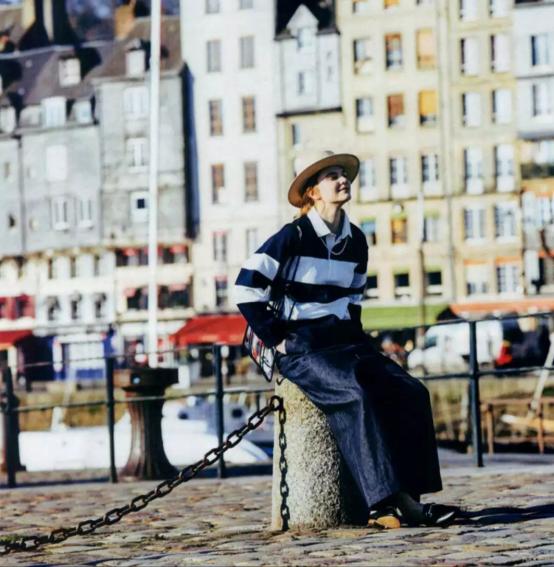 没钱买大牌的女人，记住这三个高级穿衣法则，平价衣服也很贵气