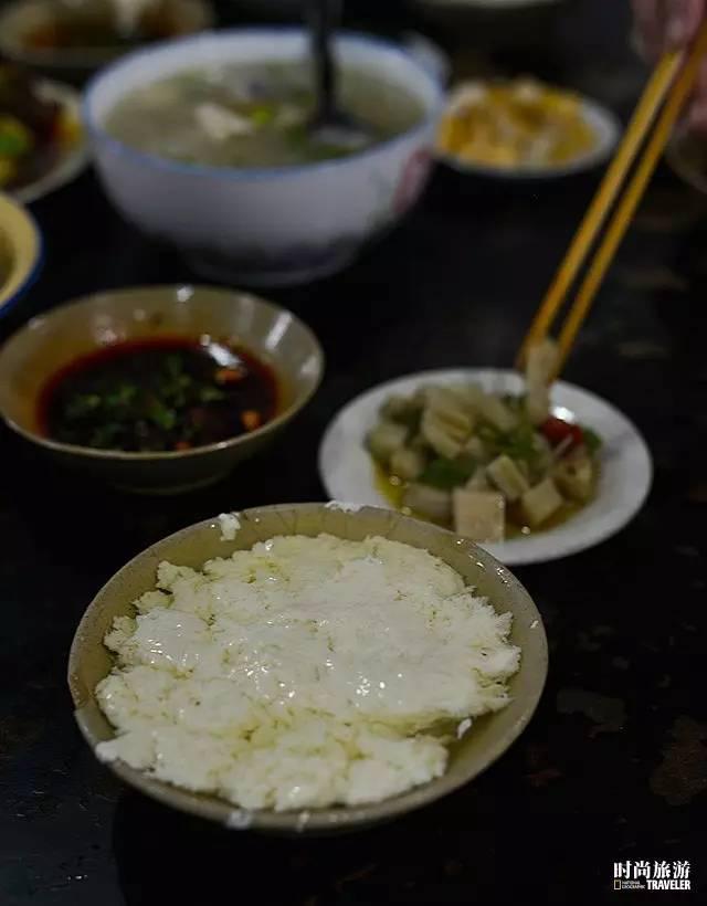 因为重庆有三宝：火锅、美女、夜景。认识重庆第四宝——黄桷坪