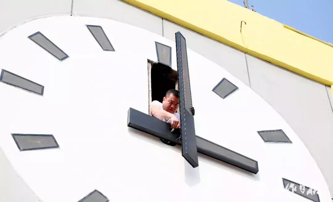 焦作记忆!解放路“大钟表”停摆3年将迎来新生,最新表芯还有这功能