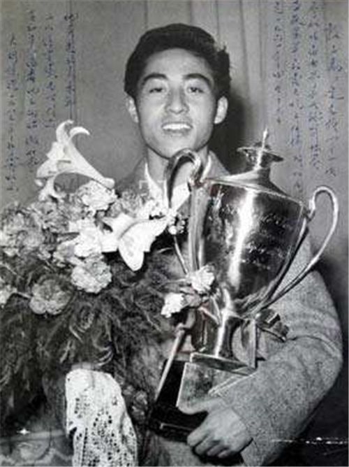 49年前，一美国人在日本上错车，却改写了中国历史，他到底做了啥