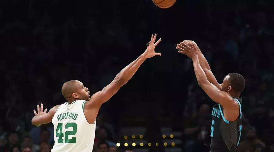 肯巴沃克交易到凯尔特人送出欧文,肯巴沃克重返凯尔特人