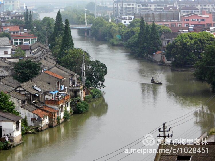 王店古称梅里，始建于五代后晋天福年间，距今有1000多年（2）。