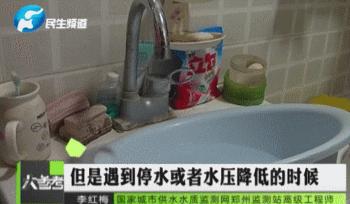 马桶放洁厕剂厨房自来水变成蓝色,马桶放蓝色洁厕宝后漏水